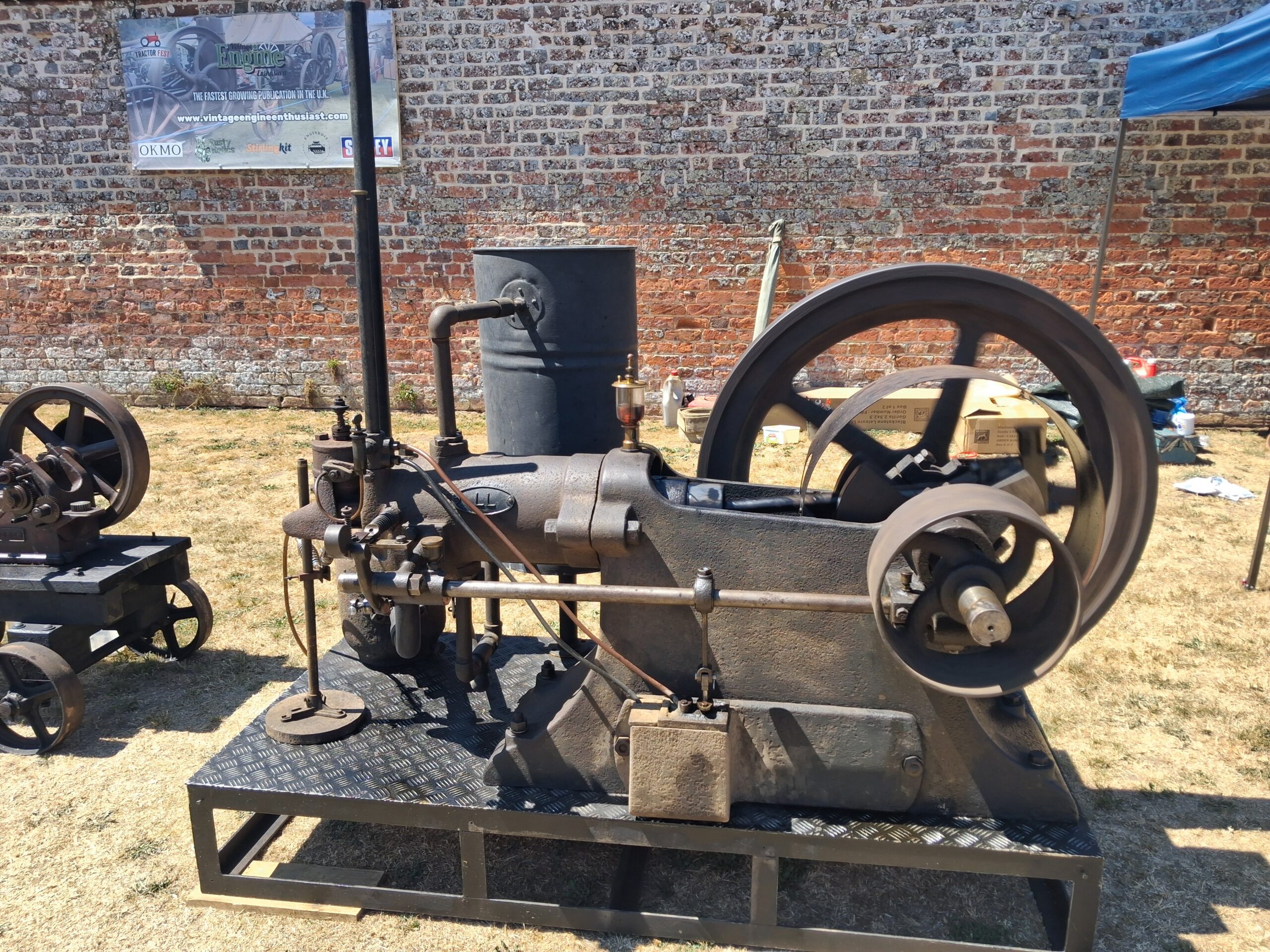 Crossley LL type oil stationary engine - Power & Machinery Of The Past At Breamore House - Vintage Engine Enthusiast