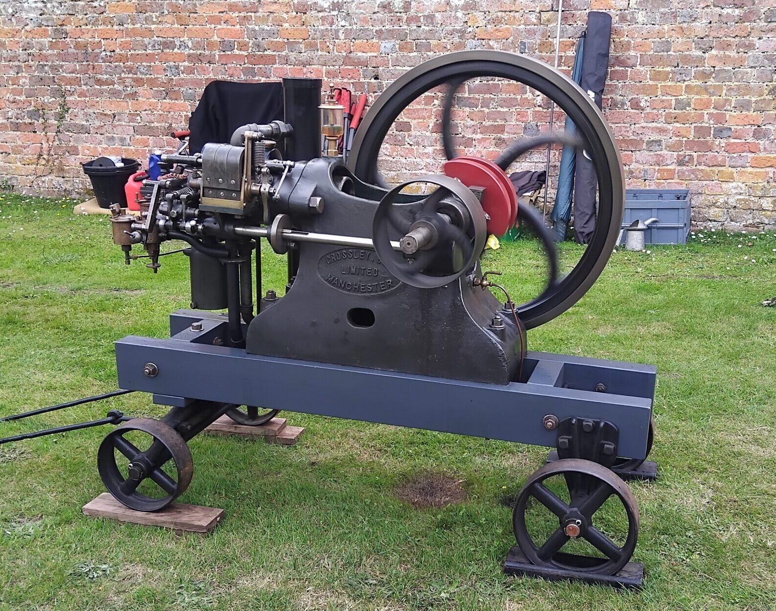 Crossley JB open crank stationary engine - Power & Machinery Of The Past At Breamore House - Vintage Engine Enthusiast